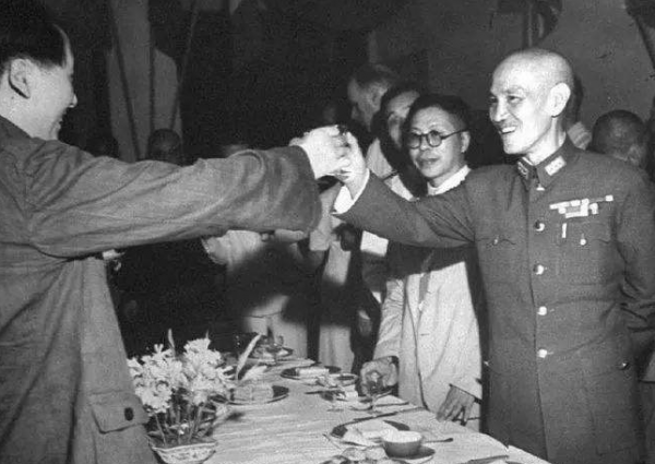 1950年，張治中攜妻兒到南海密會蔣經國，半夜接葉劍英通知：快撤