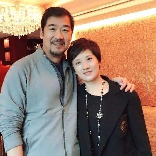 鄧婕：與張國立結婚33年，她看到了丈夫的白髮和心痛
