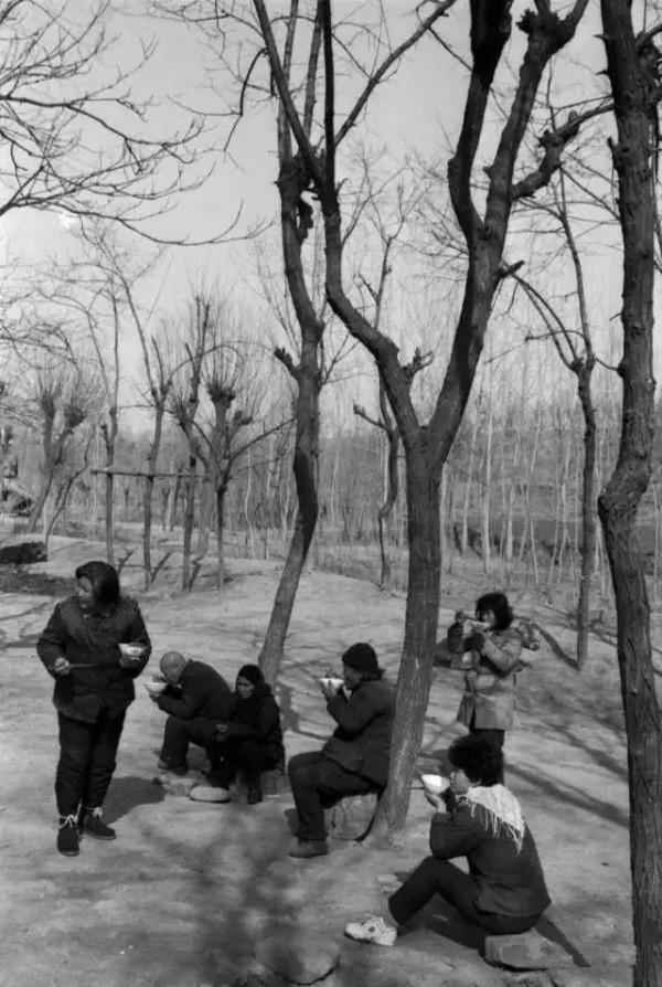 80年代中國人吃飯罕見老照片26張