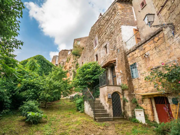 能聽到女巫唱歌的古鎮?地上地下兩種風貌的卡爾卡塔Calcata鎮 能聽到女巫唱歌的古鎮?地上地下兩種風貌的卡爾卡塔Calcata鎮
