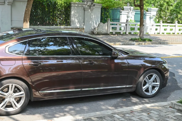 沃爾沃 S90:二十五萬多買行政級轎車,雖然二手,但越級享受 沃爾沃 S90:二十五萬多買行政級轎車,雖然二手,但越級享受