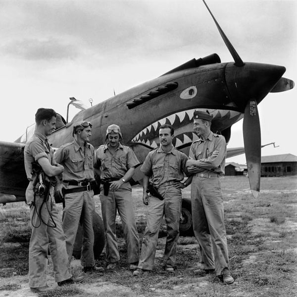 老漢耕地23年，褲子引縣領導注意，詢問得知：他是開國大典飛行員