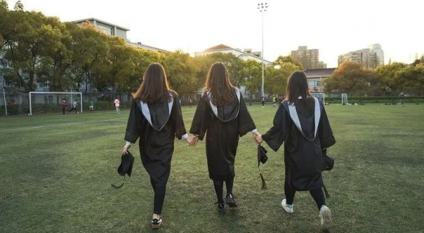 老人立遺囑將房子留給侄女，侄女卻被老人女兒告上法庭…