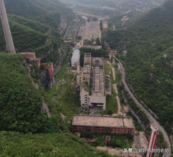 曾經擁有5000多人的廠區，銀行賓館齊全，如今被廢棄荒蕪一人
