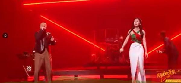 這才是默契！周曉鷗張碧晨的《我還年輕我還年輕》，把我驚到了