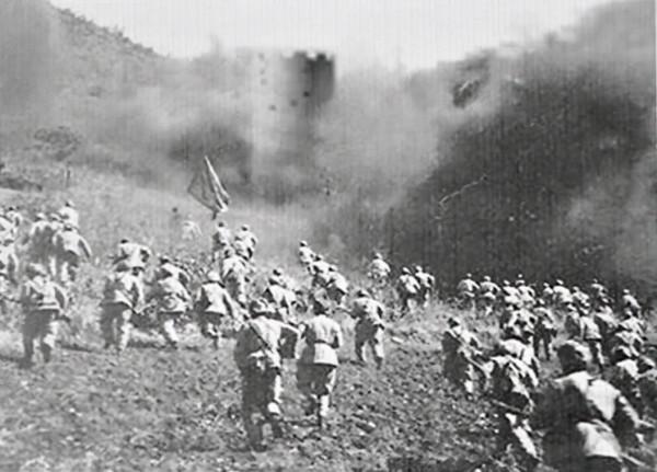 攻打黃維兵團，眾多將領紛紛請戰，陳賡託私人關係，劉鄧相視一笑