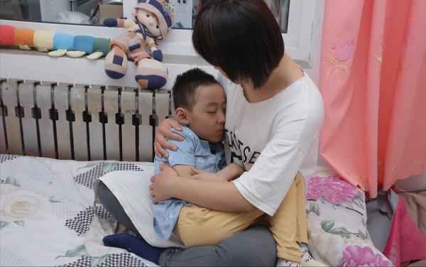 男童總流鼻血，醫生卻叫來母親外婆進行血液化驗，檢查後母親痛哭