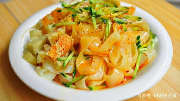 陝西夫妻賣特色小吃，3元一個皮薄餡多，日賣700個月收入好幾萬