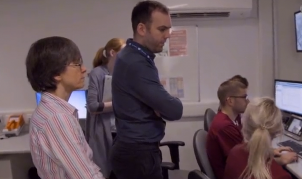 耗資21億的工程：英國15歲小夥腫瘤擴散，不動一刀5分鐘切除腫瘤