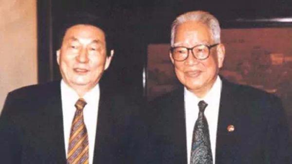 90歲的朱鎔基親自拜訪百歲的袁寶華,見面後:最好的啟蒙老師 90歲的朱鎔基親自拜訪百歲的袁寶華,見面後:最好的啟蒙老師