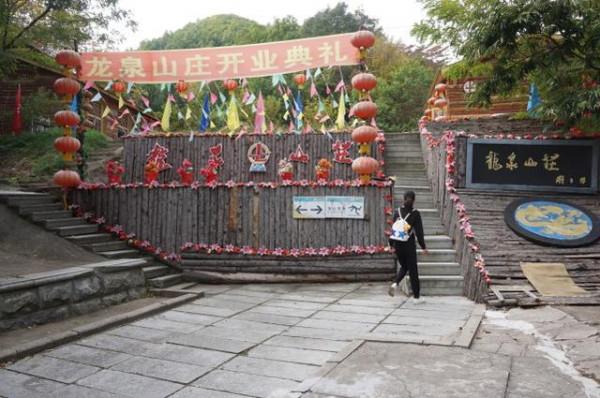 趙本山親自打造起來的村莊，村民人均收入開始過萬，如今面目全非