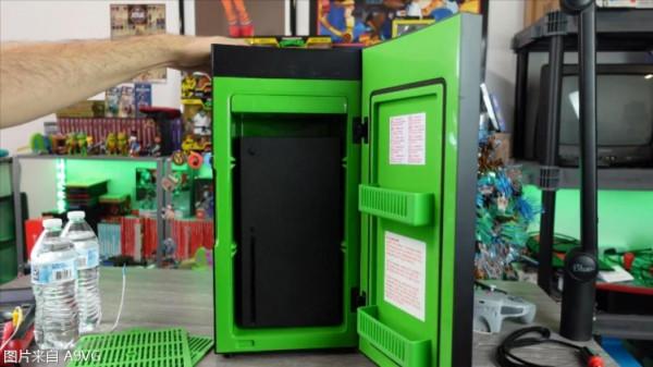 Xbox Series X迷你冰箱評測 大小正好和XSX主機套娃