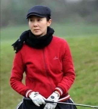 馮小剛的女兒馮思羽：心疼離婚的單身母親，也同情繼母徐帆的遭遇