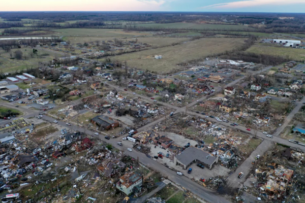 美國這場災難有多可怕？城鎮消失，列車吹翻，照片被吹走數百公里