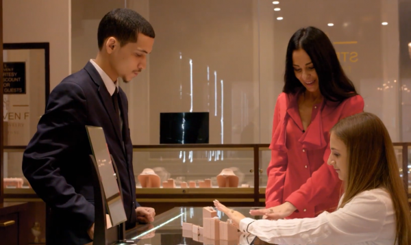 億萬富豪孩子到底有多奢靡？純金的腳踏車，成捆的鈔票，太壕了