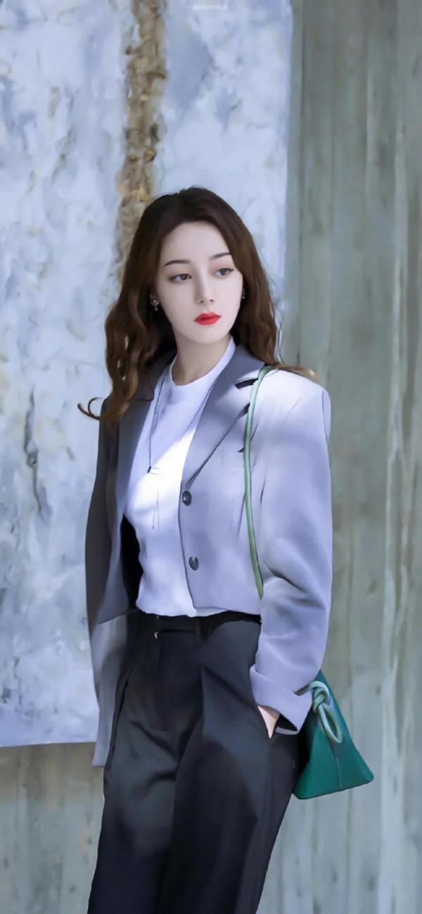 迪麗熱巴絕美桌布:面板好的像個瓷娃娃,每一幀都是靈動 迪麗熱巴絕美桌布:面板好的像個瓷娃娃,每一幀都是靈動