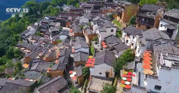 江西婺源·篁嶺村:傳統農俗慶豐收 篁嶺古村曬秋忙 江西婺源·篁嶺村:傳統農俗慶豐收 篁嶺古村曬秋忙