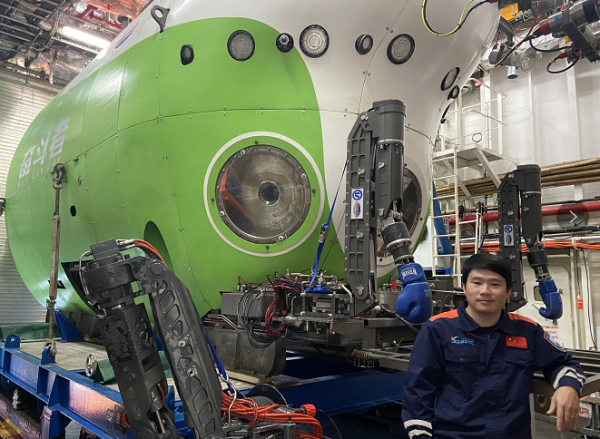 最大深度10901.3米!浙江大學海洋學院師生挺進萬米深淵科考 最大深度10901.3米!浙江大學海洋學院師生挺進萬米深淵科考