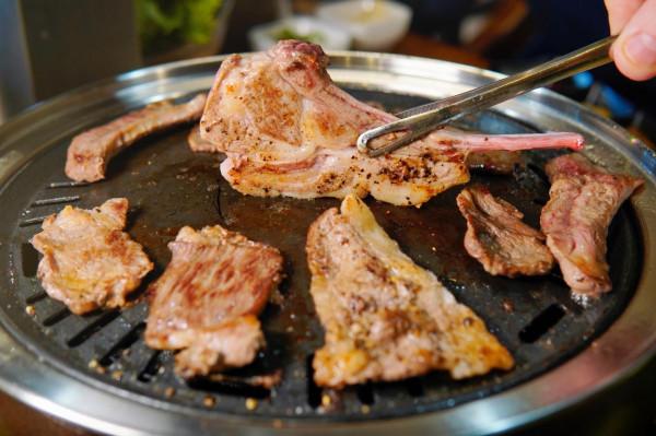 100塊吃5大盤肉~到延慶，不吃這家烤肉你算白來