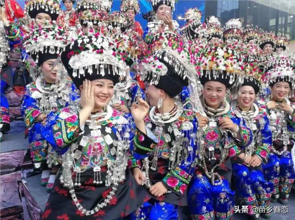 「苗寨墟場」之四：苗寨邊邊場上的風花雪月