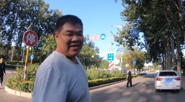 印度小夥認為中國不好，於是坐飛機前來驗證，結果直呼中國太棒了