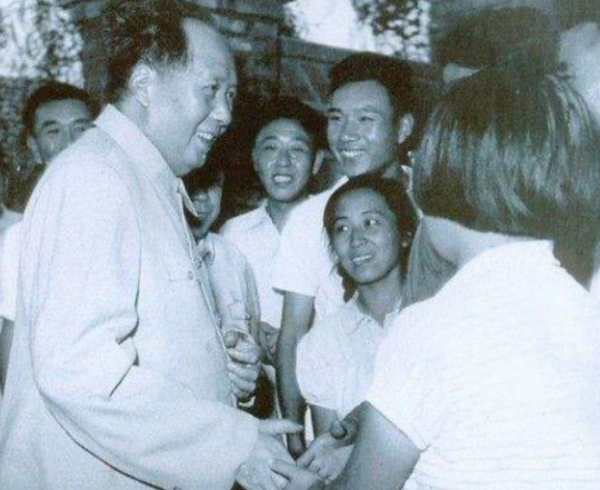 毛主席視察南陽未能成行,叫來縣委卻一問三不知,他給出兩條建議 毛主席視察南陽未能成行,叫來縣委卻一問三不知,他給出兩條建議