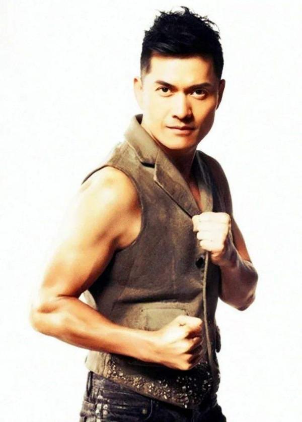 10位定居內地的過氣港星,多人成富豪,一人租房住,各有各的命 10位定居內地的過氣港星,多人成富豪,一人租房住,各有各的命