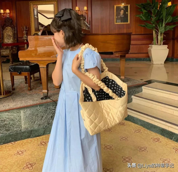 別再披頭散髮了！這3款秋日髮型，又美又撩人