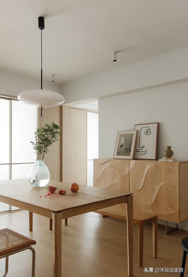 她把空間重組後,讓客廳不再是主角,想不到竟這麼實用,非常舒適 她把空間重組後,讓客廳不再是主角,想不到竟這麼實用,非常舒適