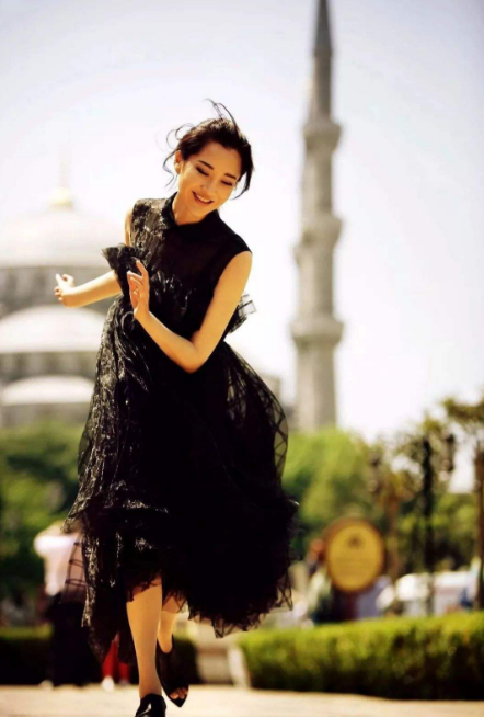 至今單身的8位大齡女星，最大57歲最小38歲，個個瀟灑又快樂