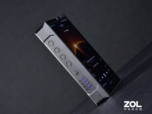 臺機級別的配置 飛傲M17萬元級便攜播放器開箱