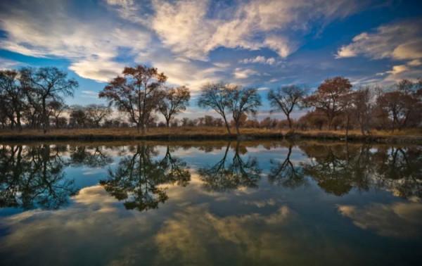 中國唯一嵌入沙漠的縣城,早該火了 中國唯一嵌入沙漠的縣城,早該火了