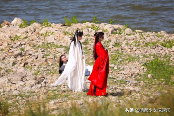 練練儀態吧，含胸駝背的古偶演員們，替身都比你們站得直