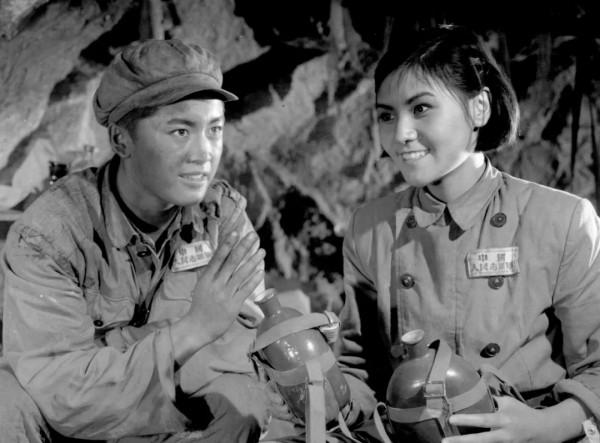 志願軍女兵凍傷，3名男兵用體溫幫她暖腿，40年後她依舊遺憾