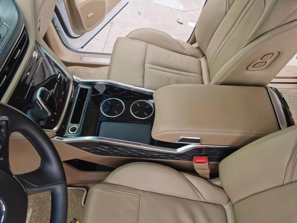 手把手教你安裝別克GL8嵌入式扶手箱