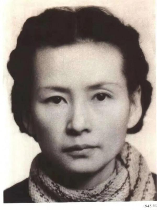 1950年林徽因抱病設計國徽，改稿數次，周恩來：添上稻穗就好了