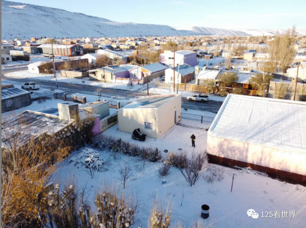 想盡一切辦法離開冰天雪地的安第斯山區