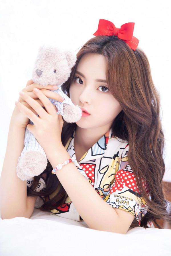 草根少女楊超越：從服務員到爆紅，讓無數二代咬牙切齒又望塵莫及