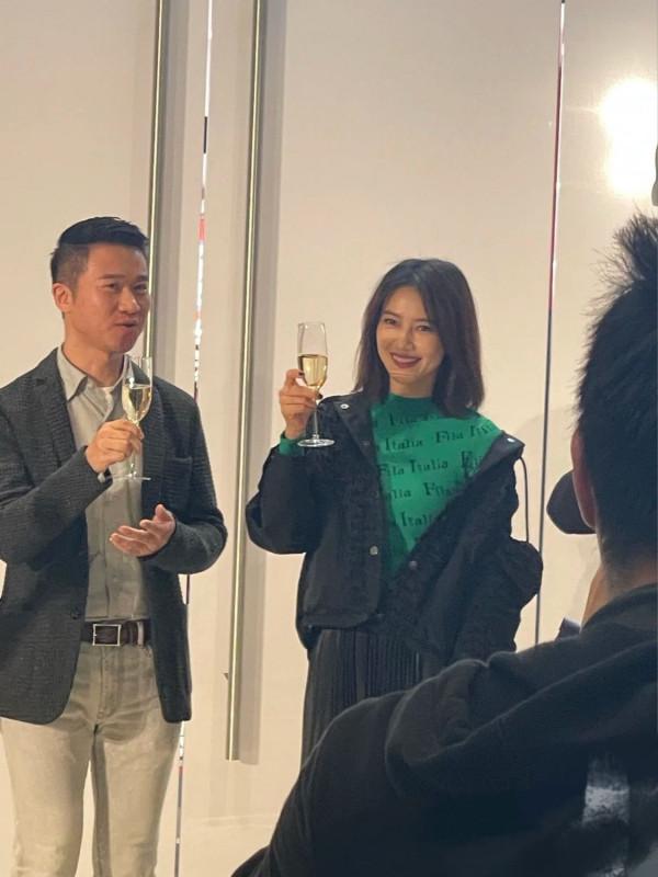 高圓圓素顏老態呈現在鏡頭，臉頰兩側凹下去，但42歲還這麼漂亮