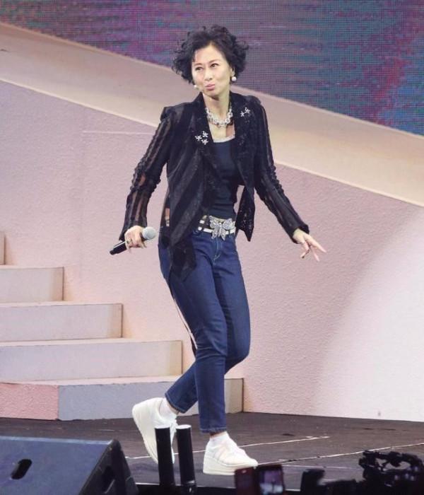 52歲周慧敏還嫩得像學生，58歲葉倩文都老了