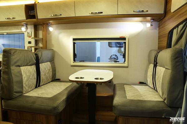 能上京牌的福特小額頭房車,車高不超2.5米!卓美亞卓越X2 能上京牌的福特小額頭房車,車高不超2.5米!卓美亞卓越X2