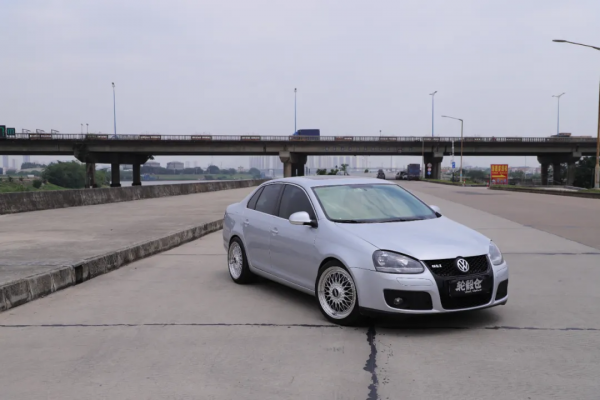 銀色車搭配什麼顏色的輪轂