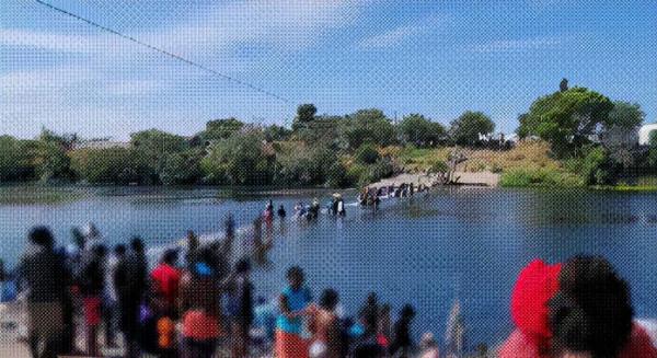 最擔心的事情來了！得州邊境數千難民成批衝入美國，州長撤走警察