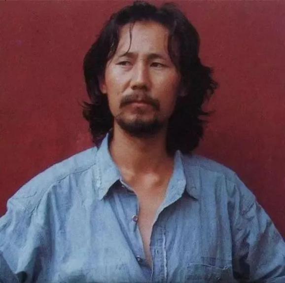 喝酒喝到家財散盡，妻子暴走，老來喪女的騰格爾如今“悔”了嗎？