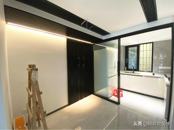 130㎡新房硬裝剛結束，還沒傢俱和軟裝，進門就是客廳真少見