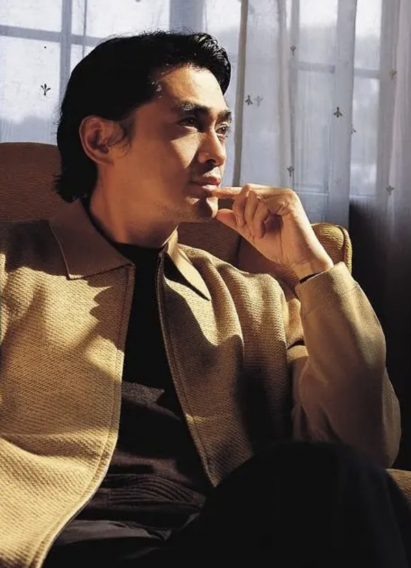 湯鎮宗：弟弟是湯鎮業，至今無緋聞，將普通妻子寵成了寶