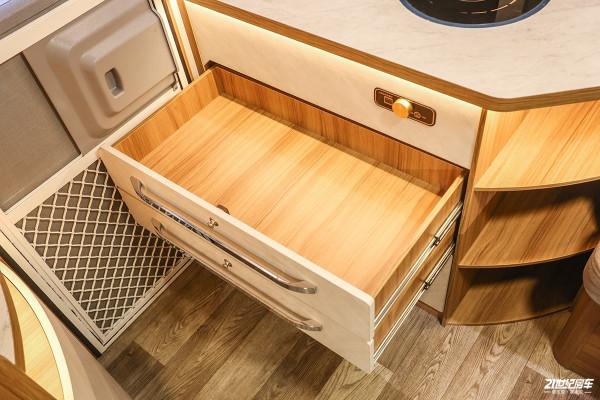 月薪7000就能買的拖掛房車！實拍卓美亞T420Z拖掛房車