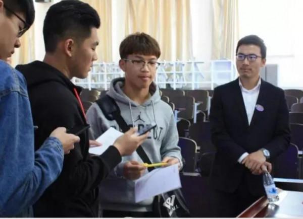 985畢業生掃大街,211畢業生送快遞,還有3類學生正被社會淘汰 985畢業生掃大街,211畢業生送快遞,還有3類學生正被社會淘汰