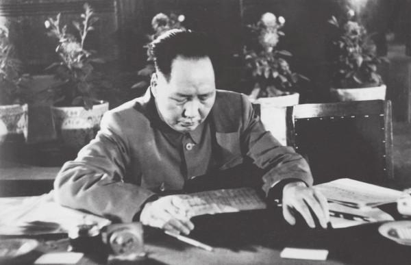 楊成武向毛主席彙報,臨走差點流淚?毛主席省出6個青稞饅頭給楊 楊成武向毛主席彙報,臨走差點流淚?毛主席省出6個青稞饅頭給楊