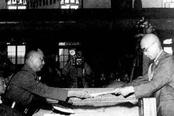 17歲混血少女為勸降日軍，獨自一人前去天長山談判，結局如何？